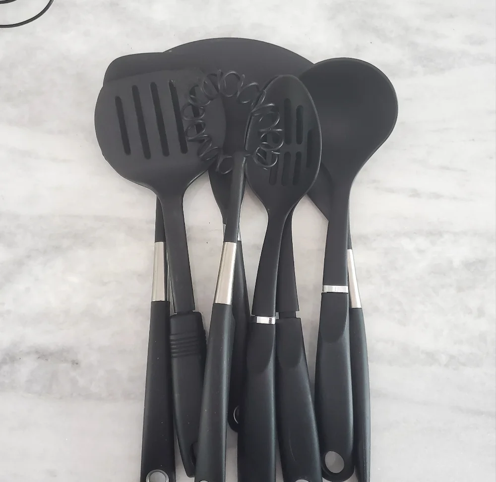 Set Of 8 Plastic Cooking Utensils 3 Measuring Cups 4 Measuring Spoons